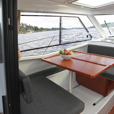 Kunie Botel *